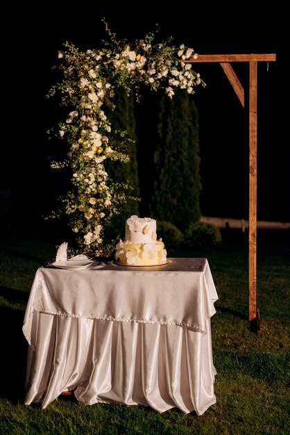 Bolo de casamento no casamento dos noivos