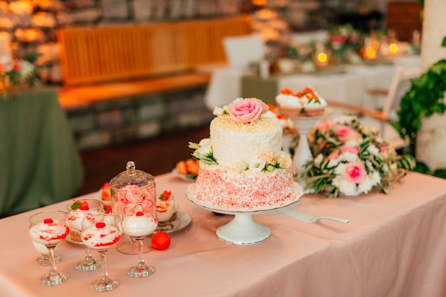 Bolo de casamento rústico