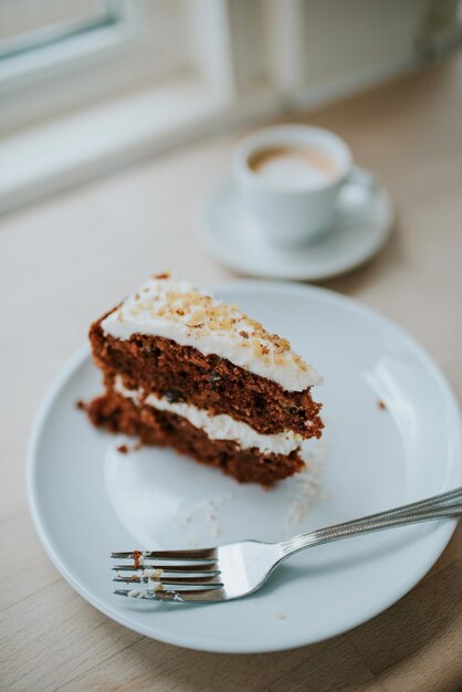 Bolo de cenoura e café