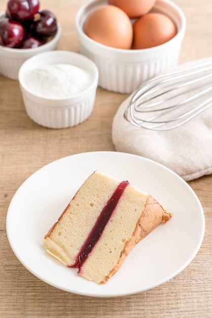 bolo de chiffon de cereja