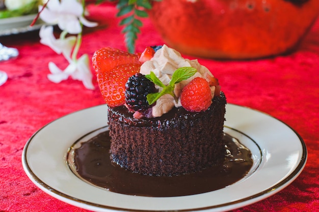 Bolo de Chocolate com Bagas