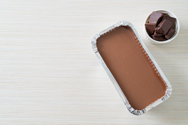 Bolo de chocolate com ganache macio ou bolo de chocolate fudge