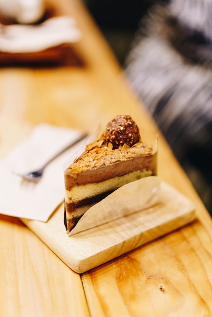 bolo de chocolate no café