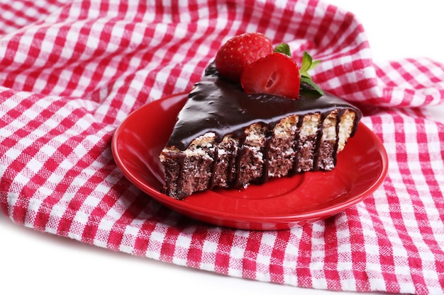 Foto bolo de chocolate no guardanapo closeup