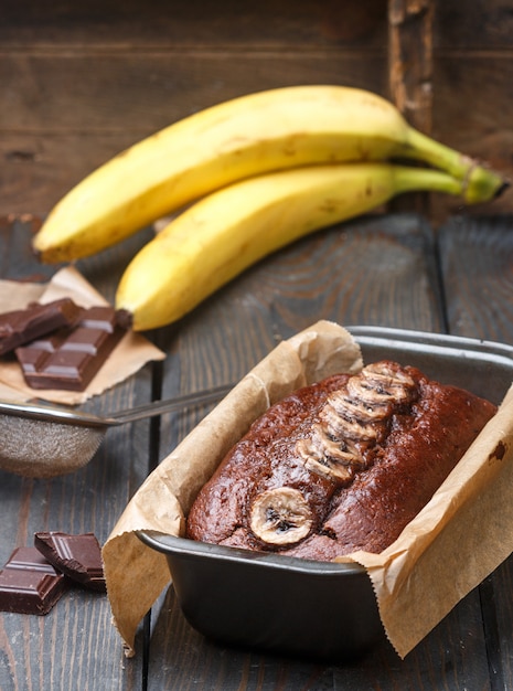 bolo de chocolate (pão) com banana