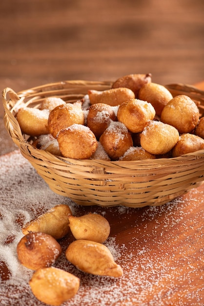 Bolo de chuva lindos e deliciosos bolos de chuva com açúcar receita típica brasileira foco seletivo