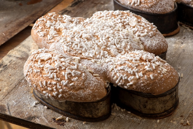 Bolo de colomba de Páscoa italiana clássica tradicional