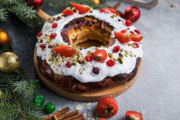 Bolo de Epifania, Bolo de Reis, Roscon de reyes ou Rosca de reyes. Bolo de Natal espanhol tradicional.