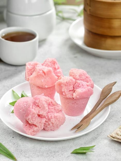 Bolo de esponja cozinhado tradicional indonésio chamado Kue Apem ou Kue Mangkok em indonésio