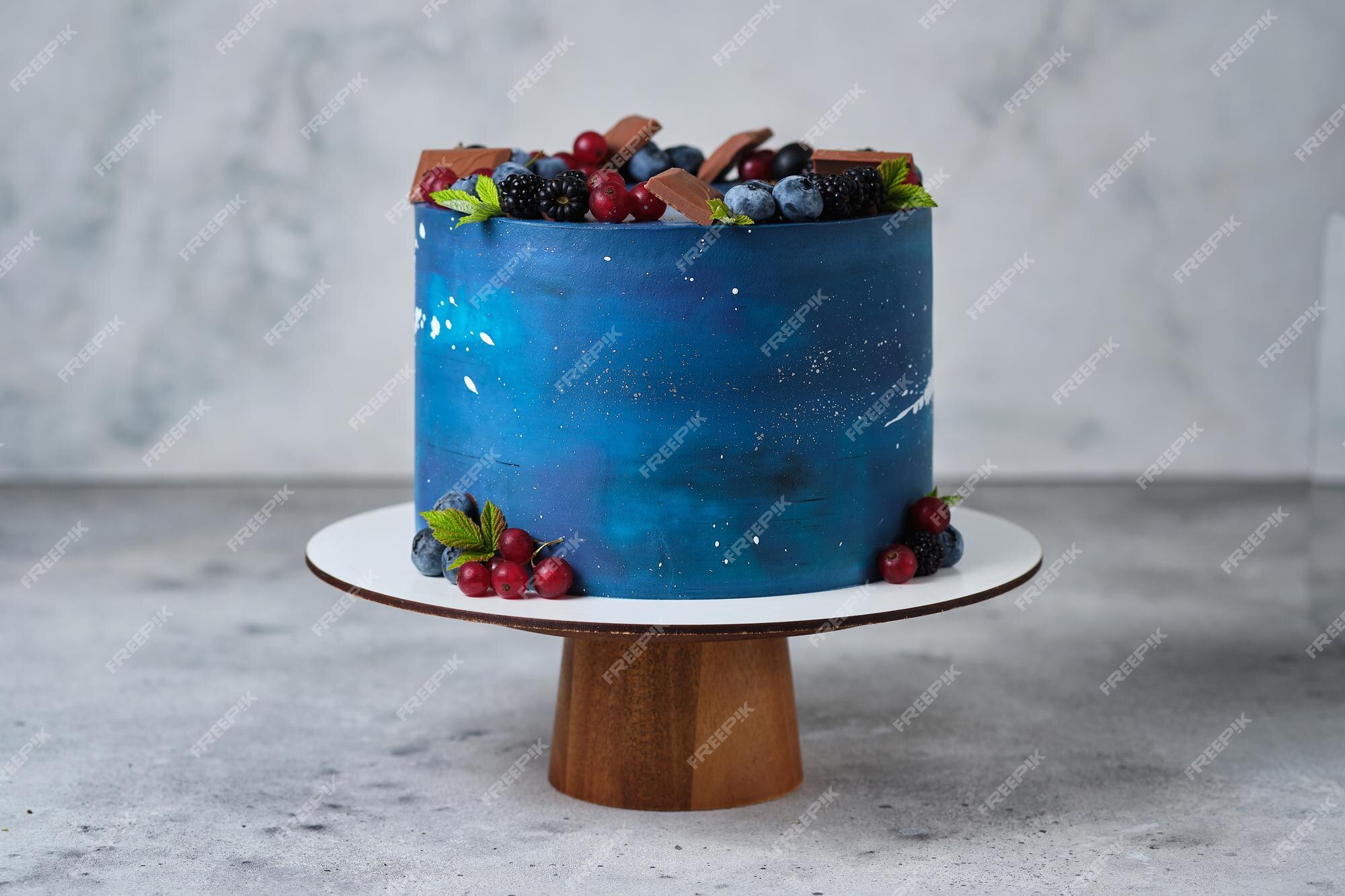 Detalhes Decorativos De Um Bolo De Aniversário Feito Para Garotinha Em Azul  E Branco Imagem de Stock - Imagem de padaria, delicioso: 239592891