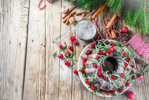 Bolo de gengibre de chocolate escuro natal bundt