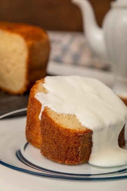 Bolo de iogurte natural com canela.