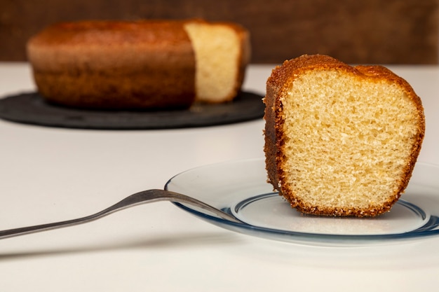 Bolo de iogurte natural com canela.