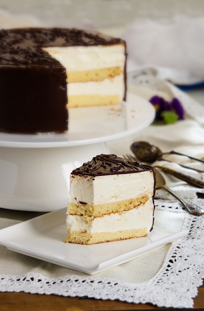 bolo de leite de pombo, bolo suflê russo, com chocolate