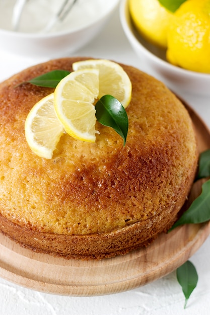 Bolo de limão com chantilly.