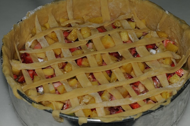 Bolo de massa folhada com frutas variadas