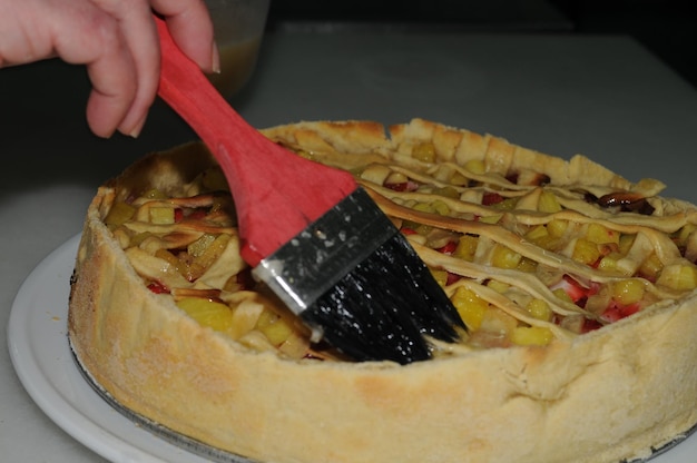 Bolo de massa folhada com frutas variadas