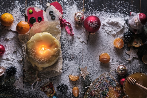 Bolo de mel de Natal em forma de vela Atmosfera de Natal Árvore de Natal Decoração de Natal