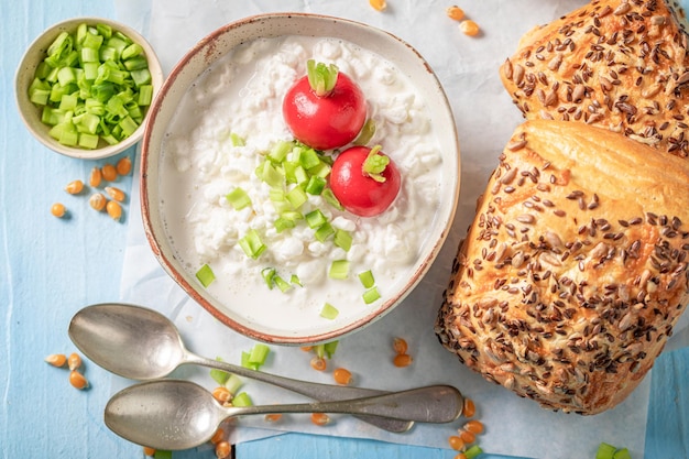 Bolo de milho delicioso e saudável com rabanete e requeijão