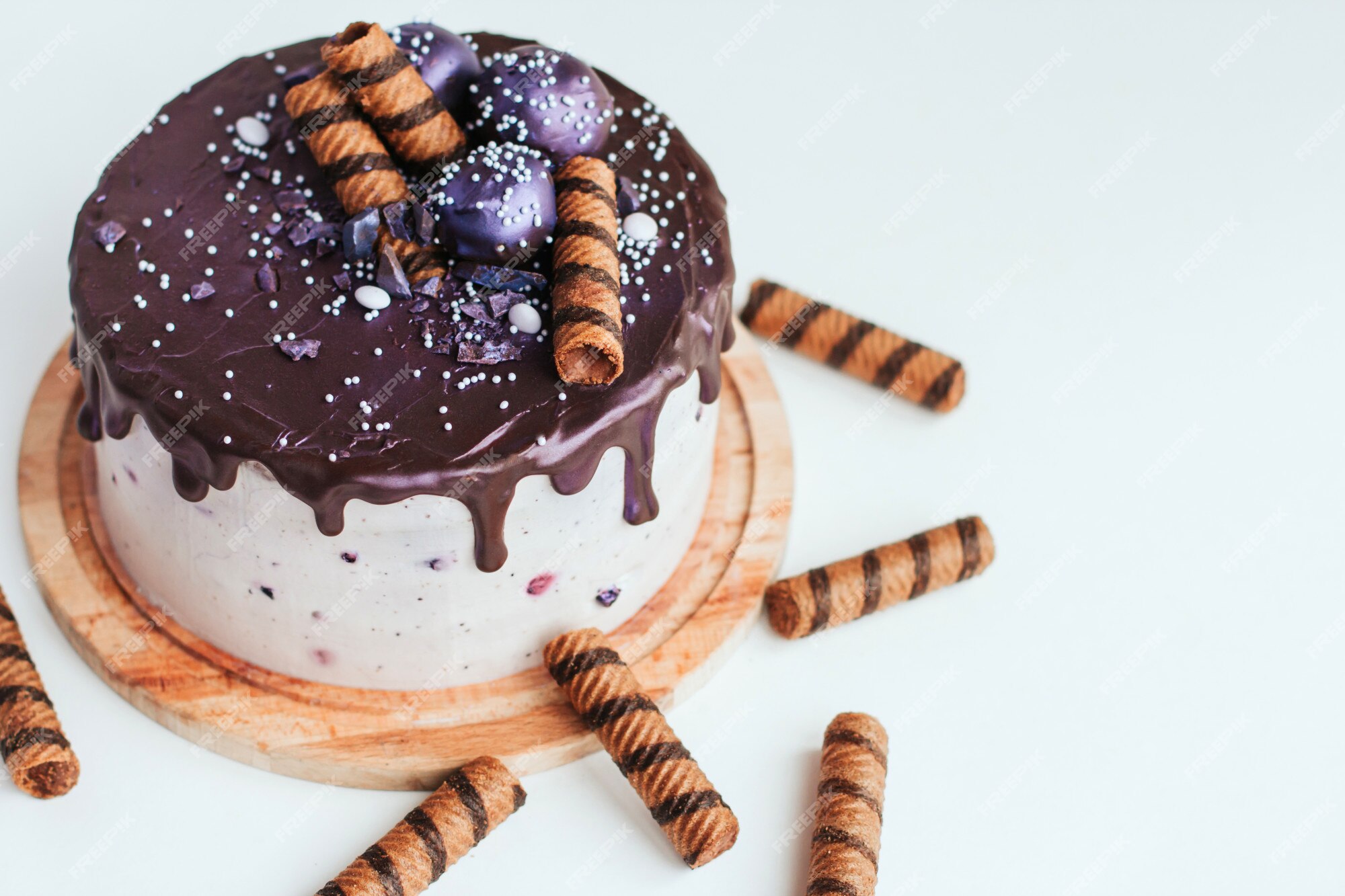 Doceria 3D - Um bolo lindo com glitter roxo e borboletas