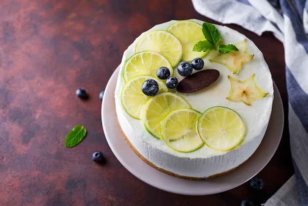 Bolo de mousse de iogurte com limão