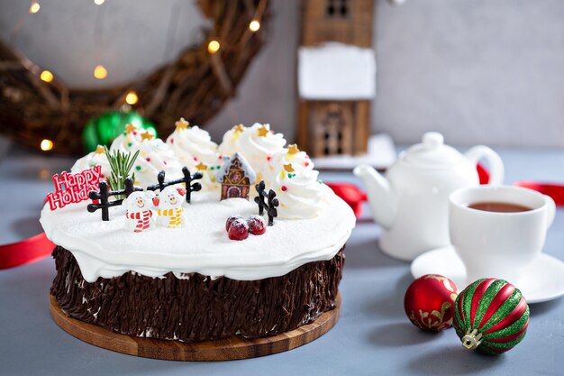 bolo de Natal decorado com uma cena de inverno