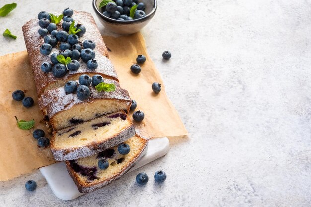 Bolo de pão de mirtilo fresco