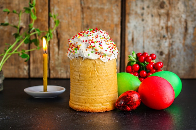 bolo de páscoa e ovos de páscoa