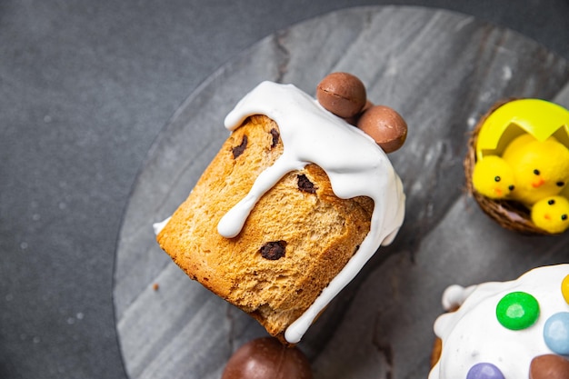 Bolo de páscoa ovos de páscoa comida doce fresca lanche de férias sobremesa refeição na mesa cópia espaço comida