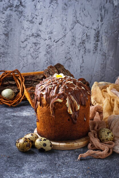 Bolo de Páscoa tradicional com cobertura