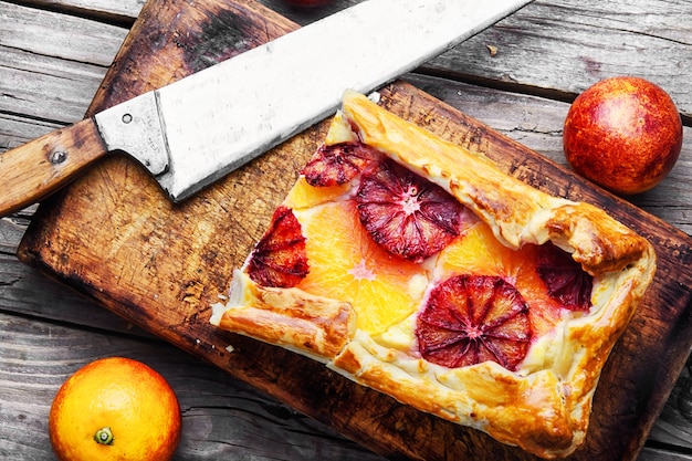 Bolo de Queijo Assado em Casa com Laranjas