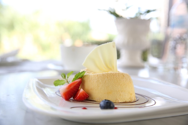 Bolo de queijo com frutas