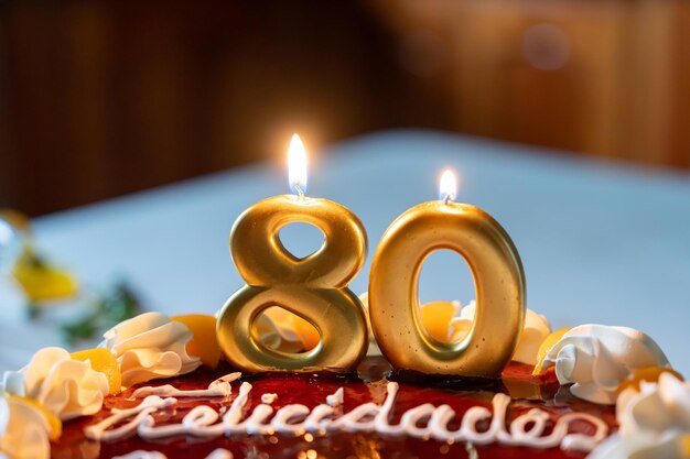 bolo de velas de 80 anos