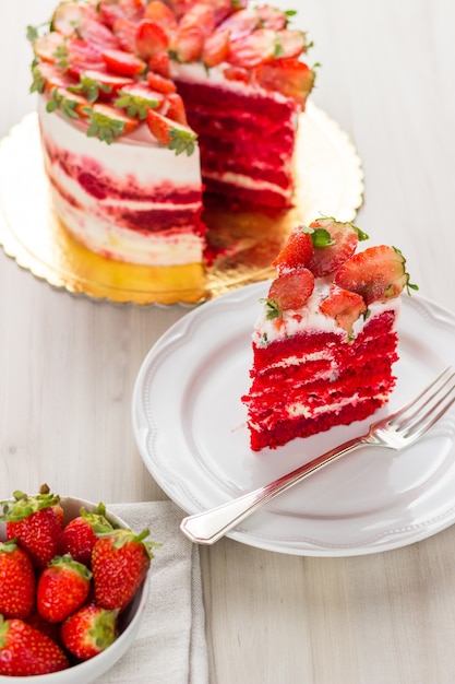 Foto bolo de veludo delicioso vermelho