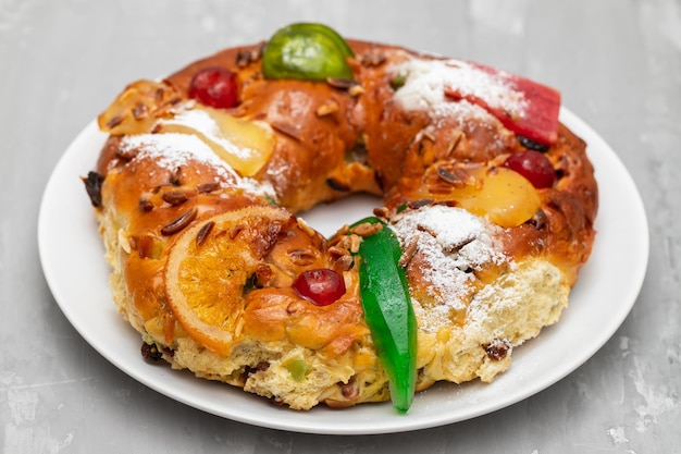 Bolo do Rei o King's Cake Hecho para Navidad Típico pastel navideño portugués