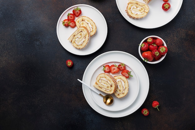 Bolo doce com biscoito branco