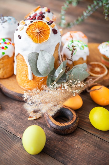 Bolo doce de páscoa e ovos de páscoa sobremesa refeição deleite comida lanche cópia espaço fundo de comida