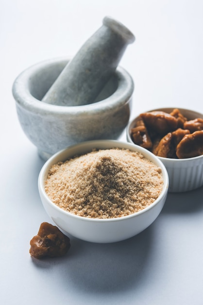 Bolo e pó de assa-fétida Hing OU, que é um ingrediente importante nas receitas de comida indiana