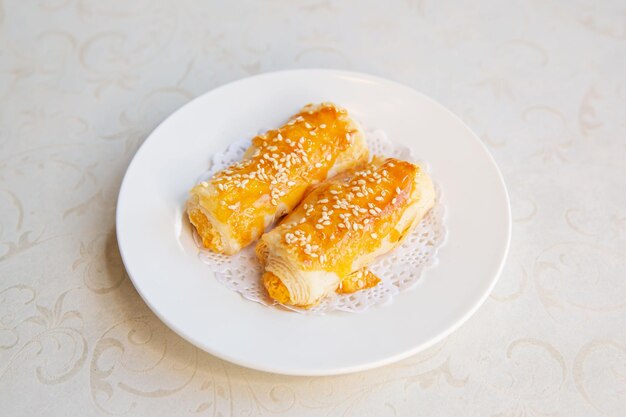 Bolo folhado de massa de gema de ovo dim sum do tradicional cantonês yumcha Cozinha gourmet asiática comida d