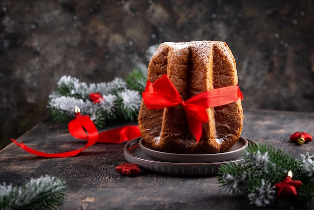 Bolo italiano tradicional de natal pandoro