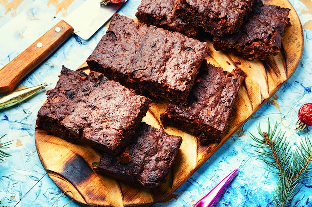 Bolo Panforte com amêndoas, frutos secos e bagas, pastelaria italiana de Natal