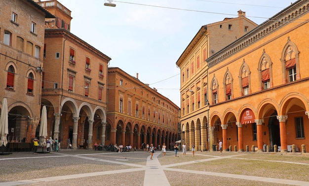 BOLONHA, ITÁLIA - 22 DE JULHO DE 2019: Praça da Piazza Santo Stefano, bela cidade medieval de Bolonha, Itália