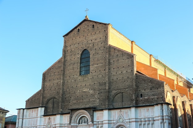 Bolonia Italia Hermosa arquitectura de la iglesia católica Basilica di San Petronio en Bolonia