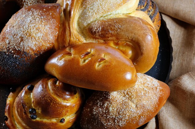 Bolos caseiros recém-assados Pãezinhos doces de perto Vista de cima