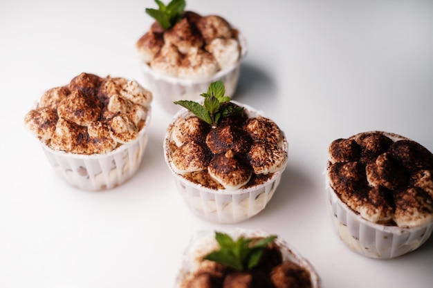 Bolos com chocolate e menta Entrega de comida Cozimento caseiro