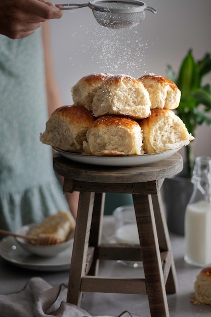 Bolos de brioche com mel e leite - comida e bebida