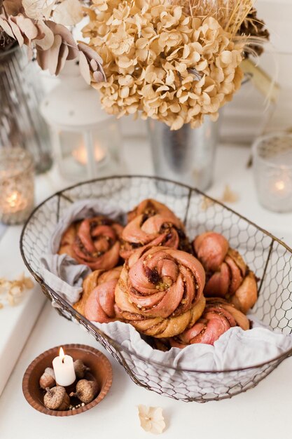 Foto bolos dulces tradicionales suecos de cardamomo