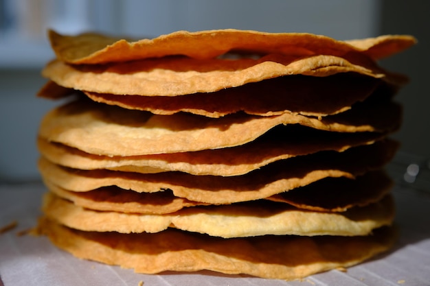 Bolos folhados frescos para bolo de napoleão Massa folhada para sobremesa Milfey pastelaria francesa camadas de bolo de napoleão