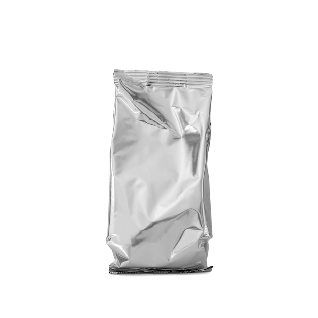 Bolsa de aluminio de lámina en blanco para té o café con leche en polvo para bebés aislado sobre fondo blanco.