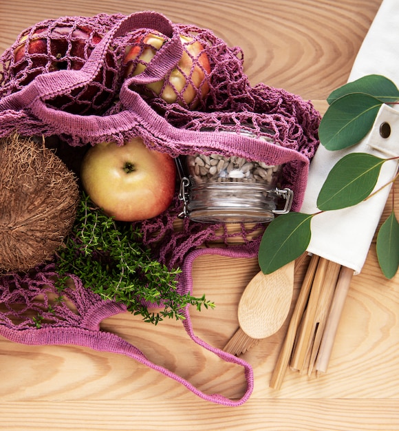 Bolsa de malha com frutas